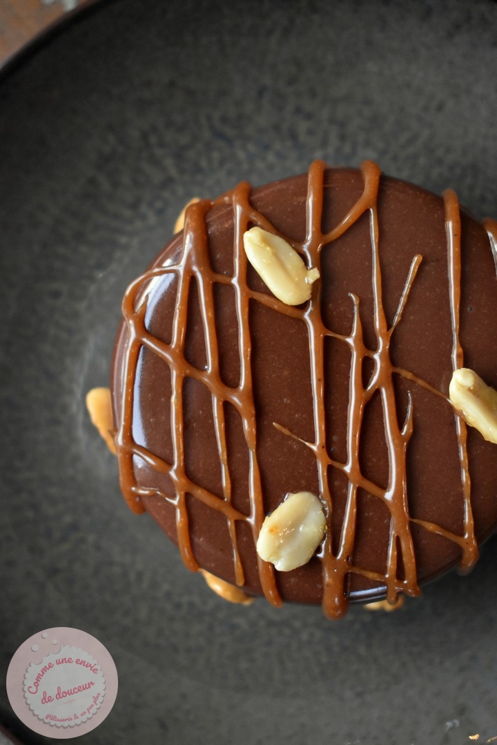 Bûche façon Snickers ~ Chocolat, caramel & cacahuète