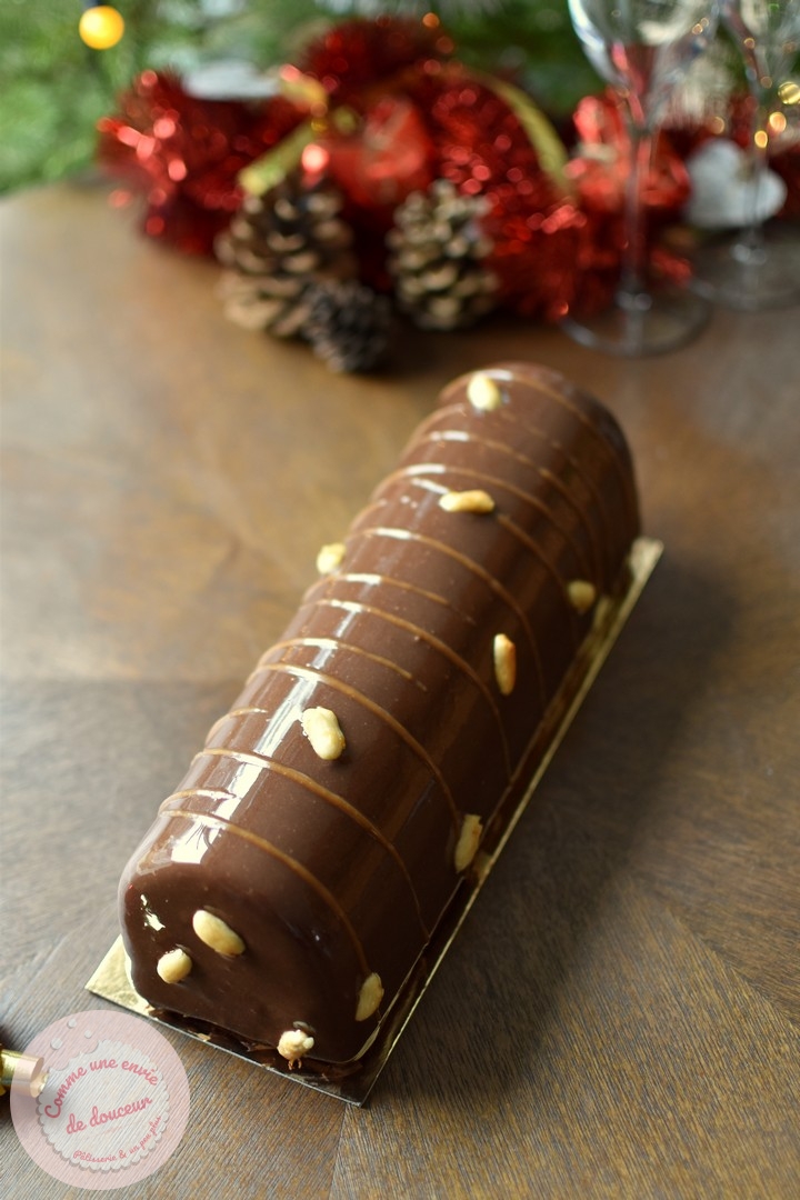 Bûche façon Snickers ~ Chocolat, caramel & cacahuète