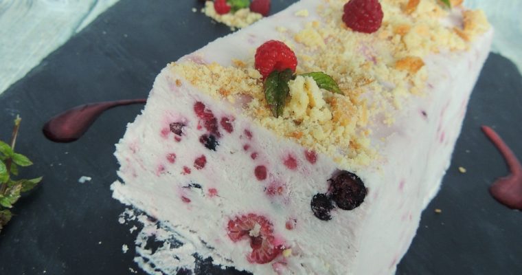 Nougat glacé aux fruits rouges – Iced nougat & red berries