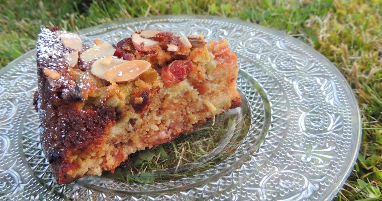 Gâteau gourmand à l’amande rhubarbe & cerises – Almond, rhubarb & cherry cake