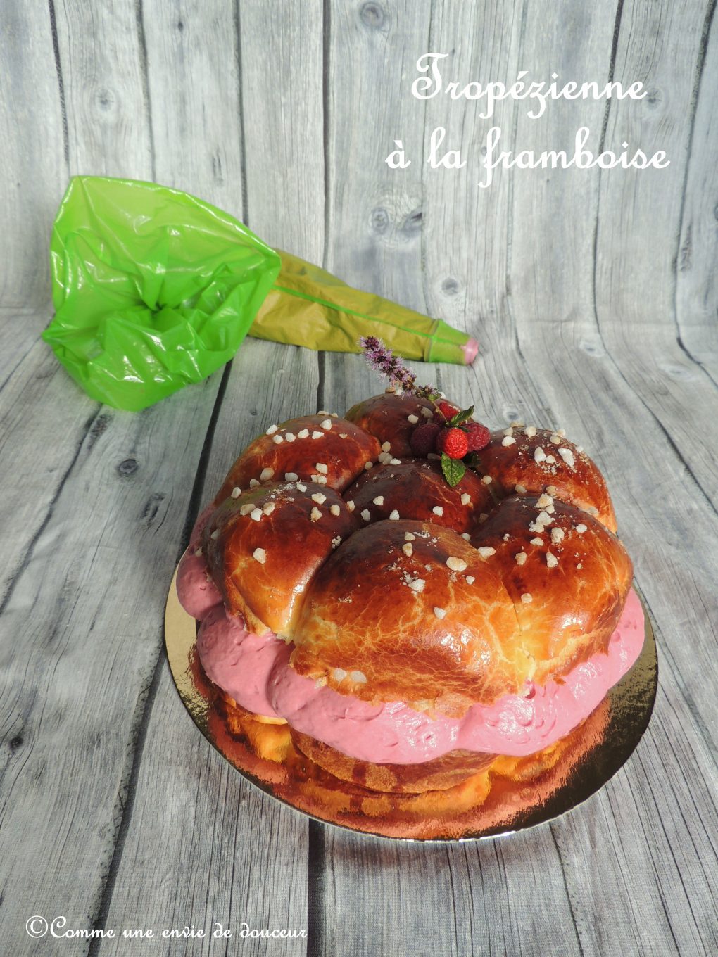 Tropézienne à la framboise Raspberry filled brioche Comme une envie