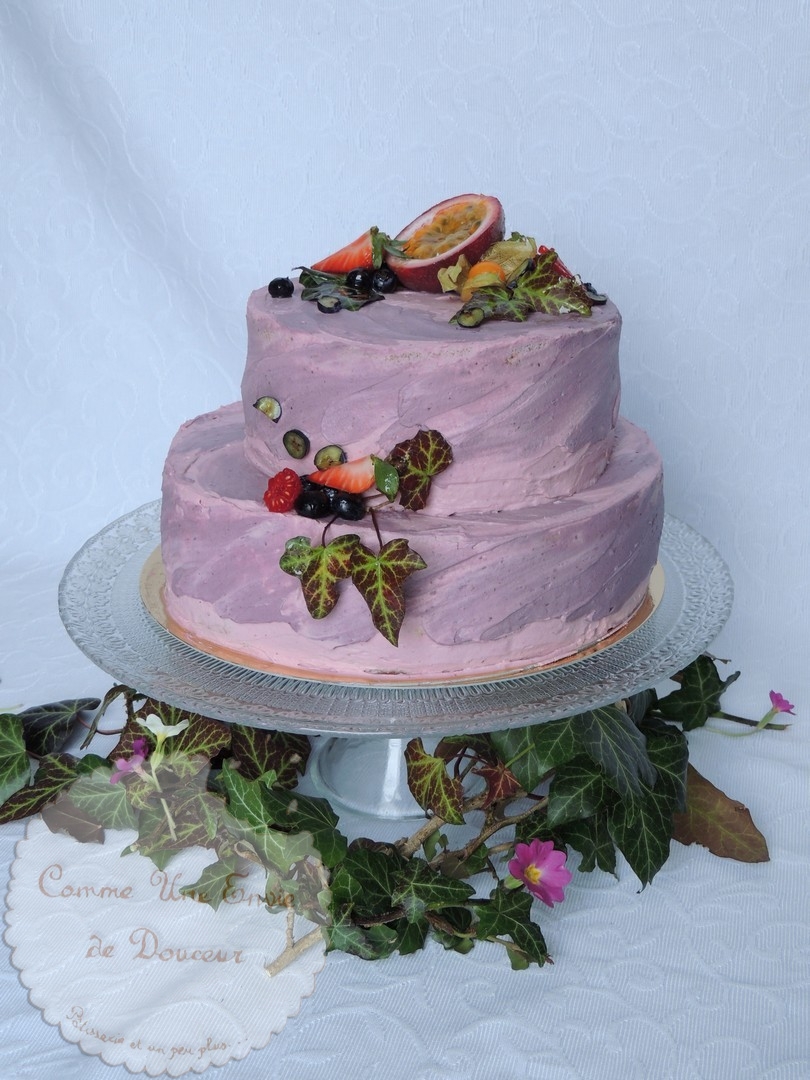Layer cake en pièce montée mûre et chocolat – Blackberry & chocolate layer cake decoration tutorial